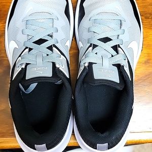 Pre-owned 2020 nike varsity compete TR 3